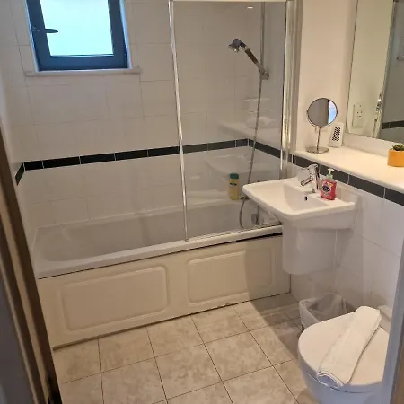 Immaculate 1-bed In Appartement *