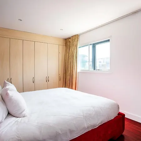 Apartment Modern Tower Hill Penthouse