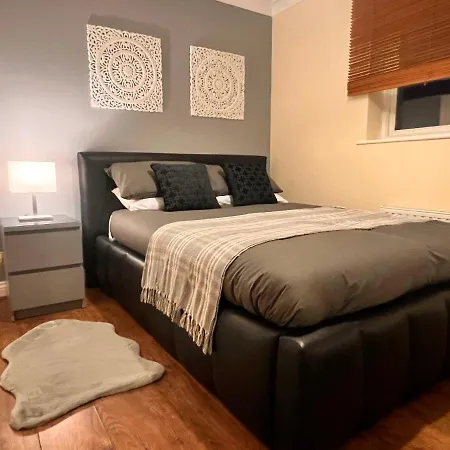 42i Premium Exactly Like The Photos Guest house London