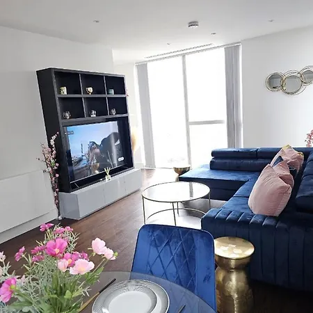 2 Bed Luxurious Canary Wharf Apartment