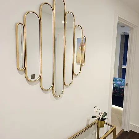 2 Bed Luxurious Canary Wharf