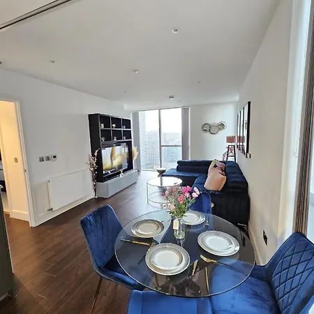 2 Bed Luxurious Canary Wharf * London