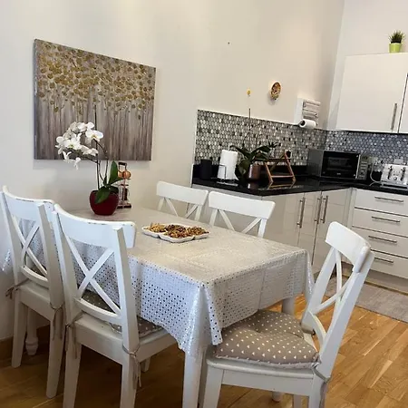 Two Double Bedroom Duplex Flat *