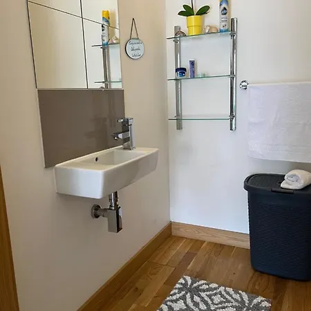 Apartment Two Double Bedroom Duplex Flat *