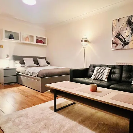 42i Premium Exactly Like The Photos Guest house *