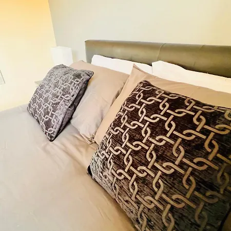 42i Premium Exactly Like The Photos Guest house *