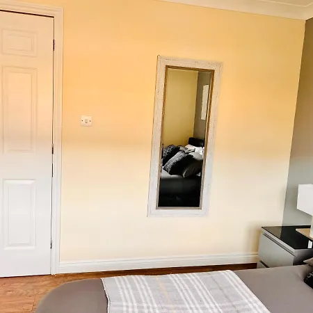 Guest house 42i Premium Exactly Like The Photos London