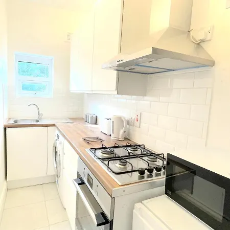 Stylish In Plaistow Apartment *