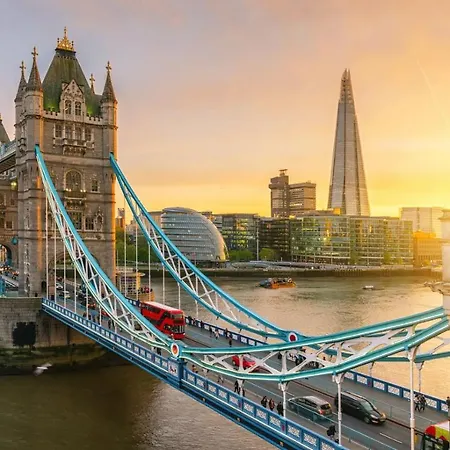 Private Near Tower Of Homestay London