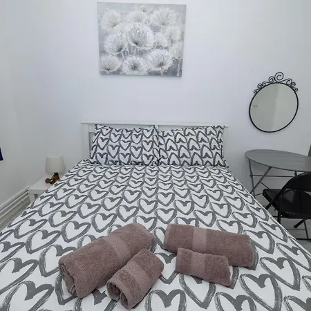 Near Shoreditch Homestay