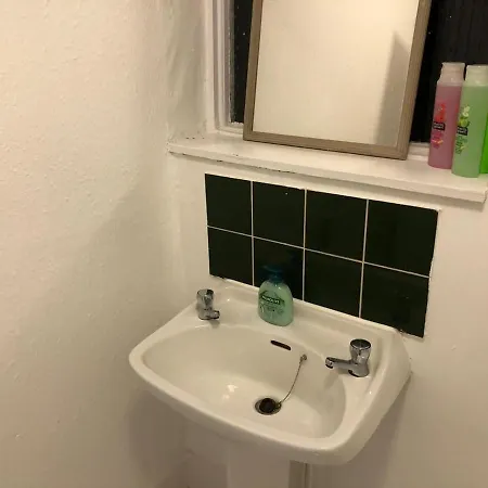 East 2 Bedroom Apartament Londyn