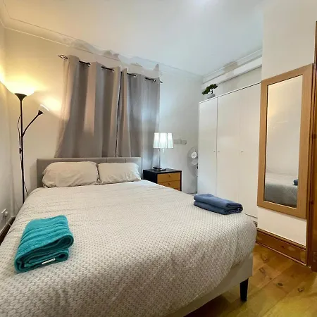 Lovely With En-suite In Stratford London