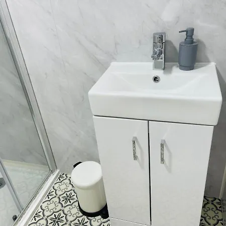Riverside Premium Double E14 Guest house *