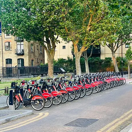 Riverside Premium Double E14 Guest house London