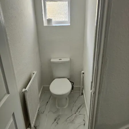 East 2 Bedroom Apartament Londyn