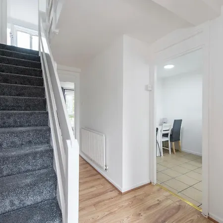 Modern Luxury By Mile End