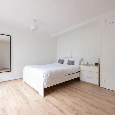 Modern Luxury By Mile End