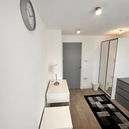 Guest house Double And Single In Bromley By Bow London