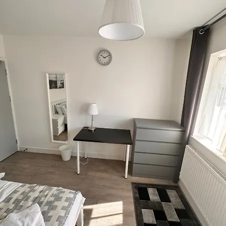 Double And Single In Bromley By Bow Guest house