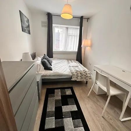Guest house Double And Single In Bromley By Bow