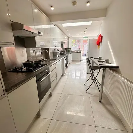 Double And Single In Bromley By Bow Guest house London