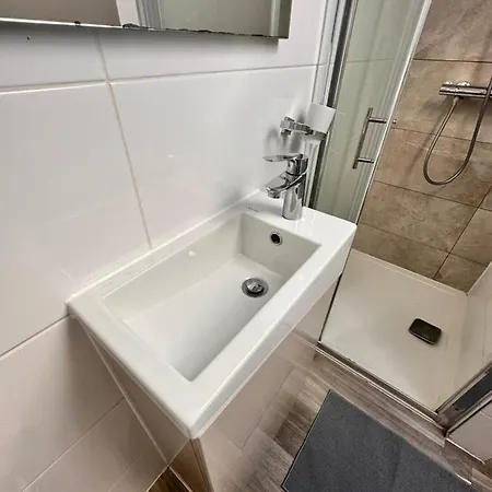 Guest house Double And Single In Bromley By Bow