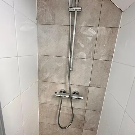 Double And Single In Bromley By Bow Guest house London