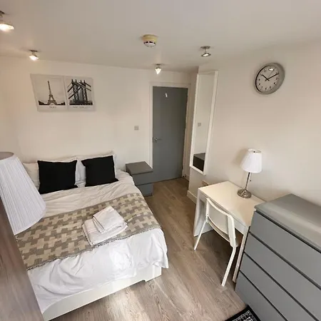 Guest house Double And Single In Bromley By Bow *