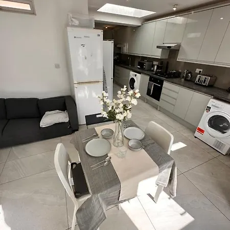 Double And Single In Bromley By Bow Guest house *