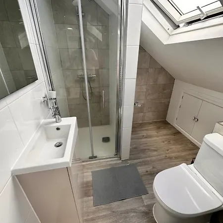 Guest house Double And Single In Bromley By Bow London