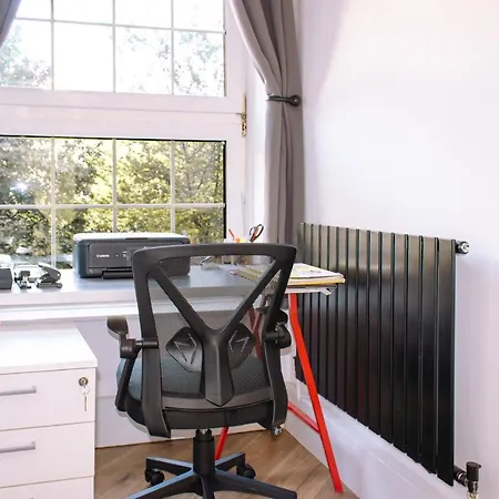 4 Bedroom Near Centre 2-min Walk To Metro !! Business & Family Friendly!! Apartamento