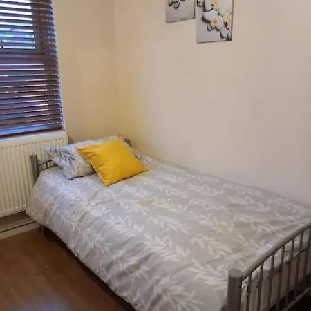 Beautiful In Hackney Apartment