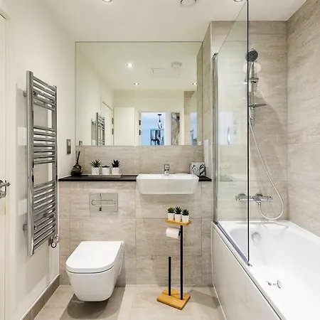 Apartment White Marble Tranquility, Park Side Life London