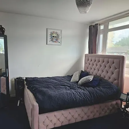 Double With Balcony Near Park Guest house London