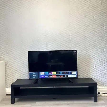 Apartment Stunning 2-bed Near London. London