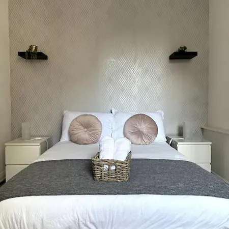 Stunning 2-bed Near London. London