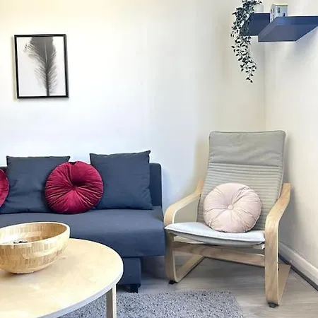 Apartment Stunning 2-bed Near London.