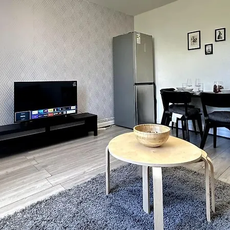 Apartment Stunning 2-bed Near London.