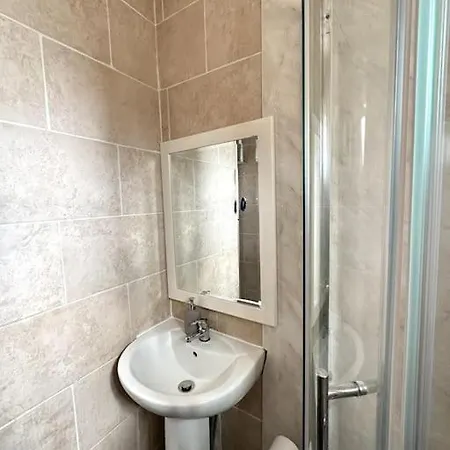 Stunning 2-bed Near London. Apartment