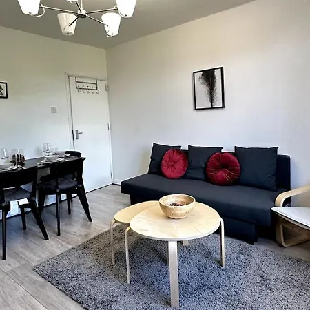 Apartment Stunning 2-bed Near London. *