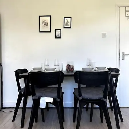 Stunning 2-bed Near London.