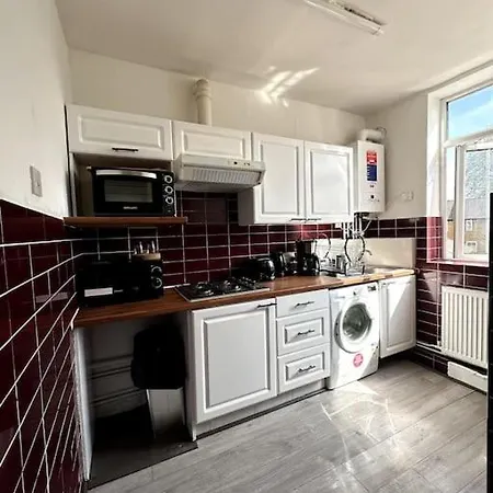 Apartment Stunning 2-bed Near London. London