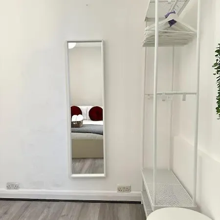 Stunning 2-bed Near London. * London