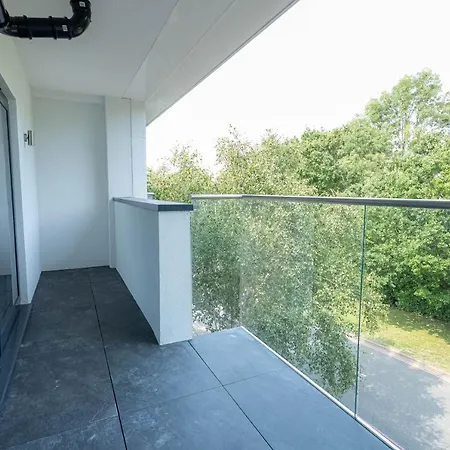 Stylish With Balcony For Upper & Free Parking In A Prime Location - Five Miles From Heathrow Airport Apartment Uxbridge