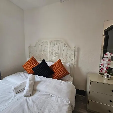 Homestay Family Near Queen Mary College *