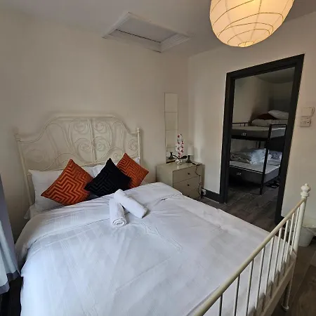 Homestay Family Near Queen Mary College London