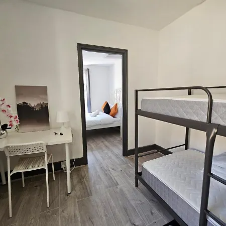 Homestay Family Near Queen Mary College