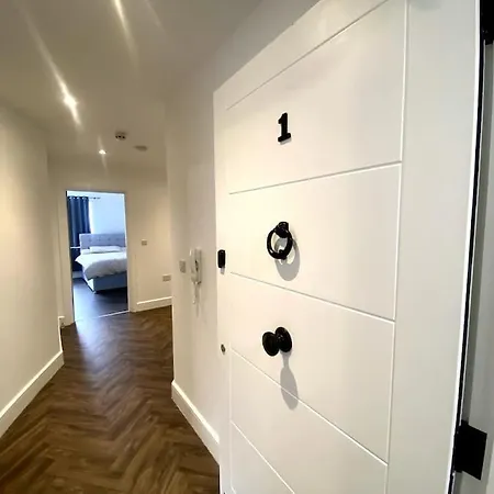 Flat 1 The Old Clinic Shared Apartment *
