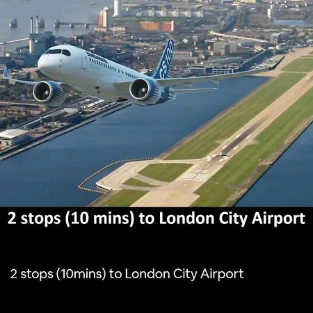 Snuggle - Riverside - Views Over Looking River Thames, Close To O2 Arena, Excel, Airport, Thames Clipper- River Boat Service, Woolwich Ferry, Onsite Parking, Twin Option Available Londyn