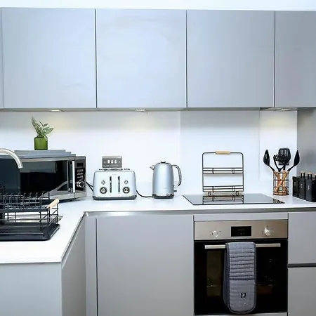 Snuggle - Riverside - Views Over Looking River Thames, Close To O2 Arena, Excel, Airport, Thames Clipper- River Boat Service, Woolwich Ferry, Onsite Parking, Twin Option Available * Londyn